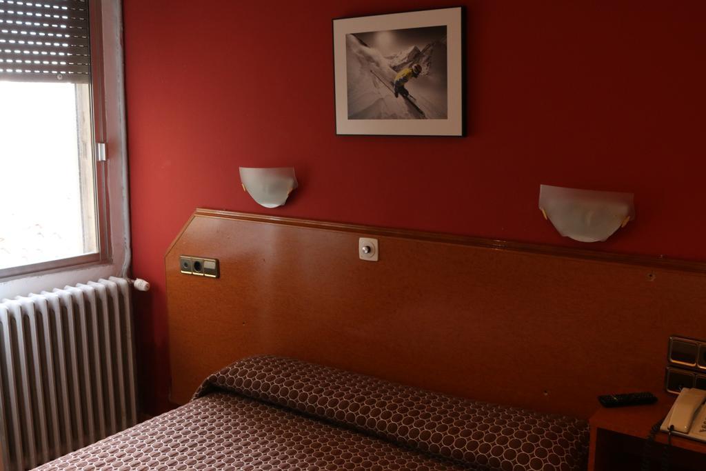 Hostal Cataluna Zaragoza Eksteriør billede
