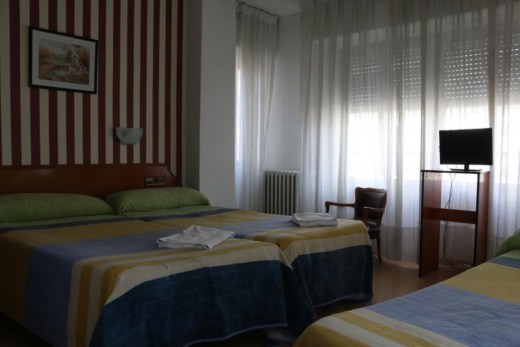 Hostal Cataluna Zaragoza Eksteriør billede