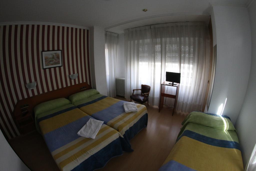Hostal Cataluna Zaragoza Eksteriør billede