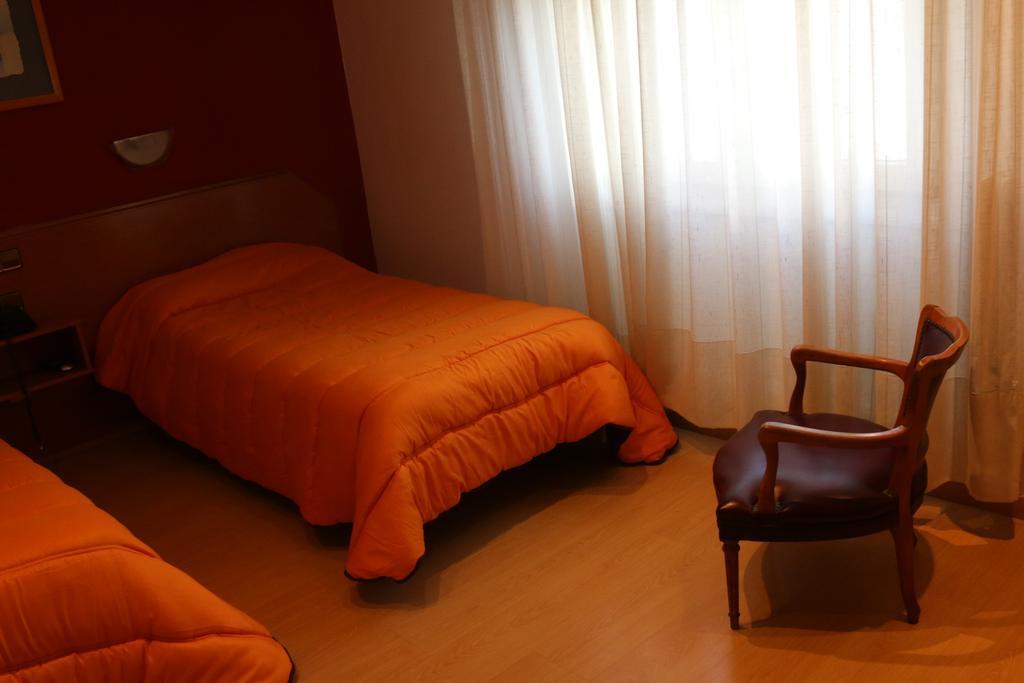 Hostal Cataluna Zaragoza Eksteriør billede