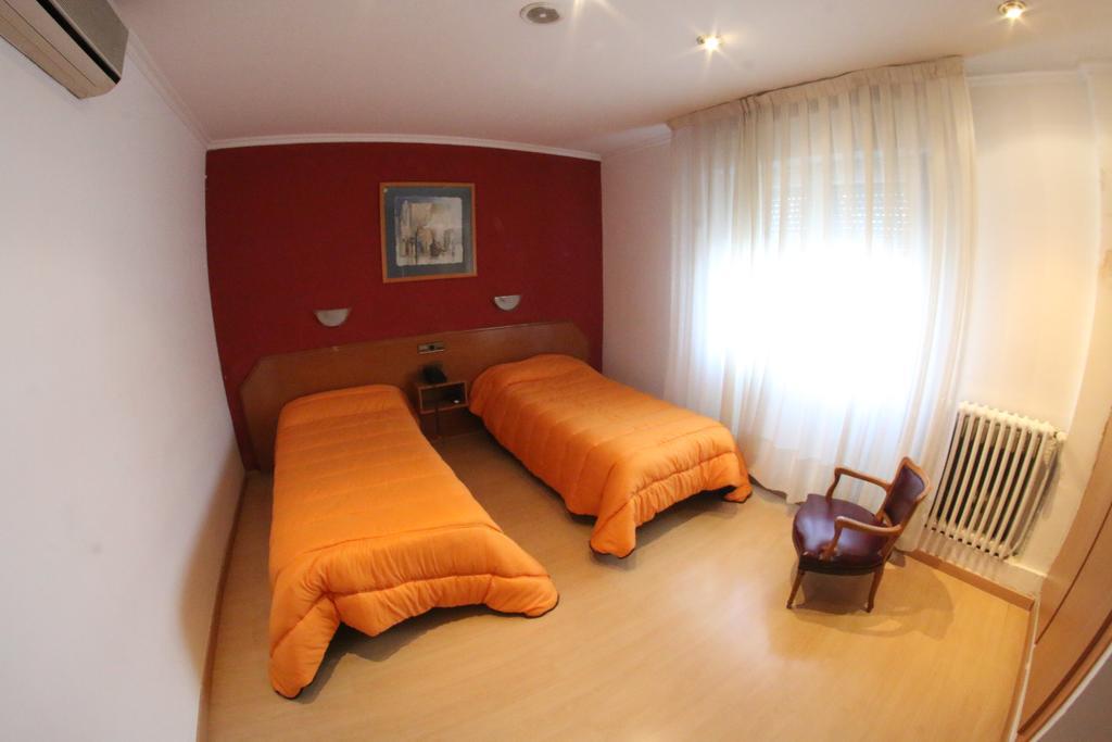 Hostal Cataluna Zaragoza Eksteriør billede