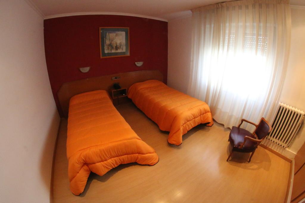 Hostal Cataluna Zaragoza Eksteriør billede