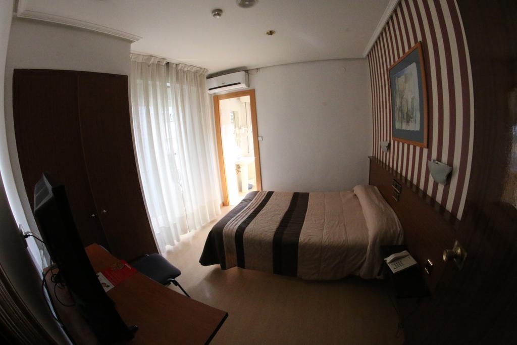 Hostal Cataluna Zaragoza Eksteriør billede