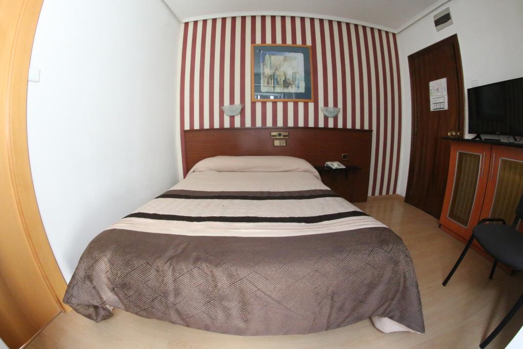 Hostal Cataluna Zaragoza Eksteriør billede