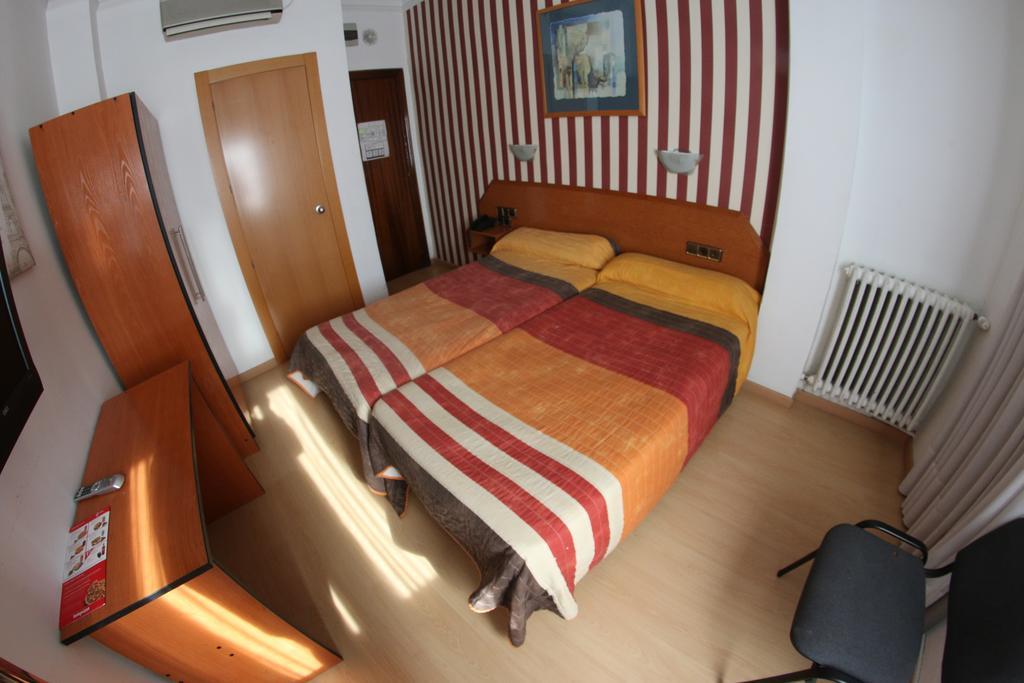 Hostal Cataluna Zaragoza Eksteriør billede