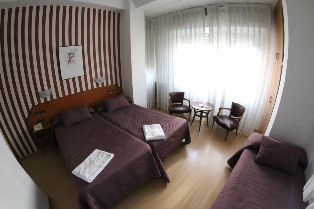 Hostal Cataluna Zaragoza Eksteriør billede
